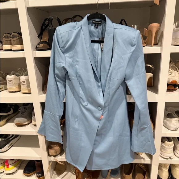 NWT PrettyLittleThing light blue double-breasted flute sleeve blazer dress. - Picture 2 of 3